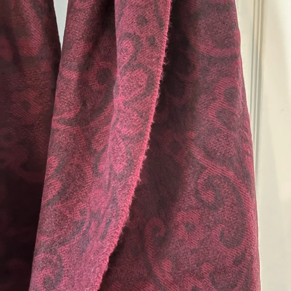 NEW! Amanda Smith Designer Acrylic Scarf, Made in Italy - Picture 4 of 8